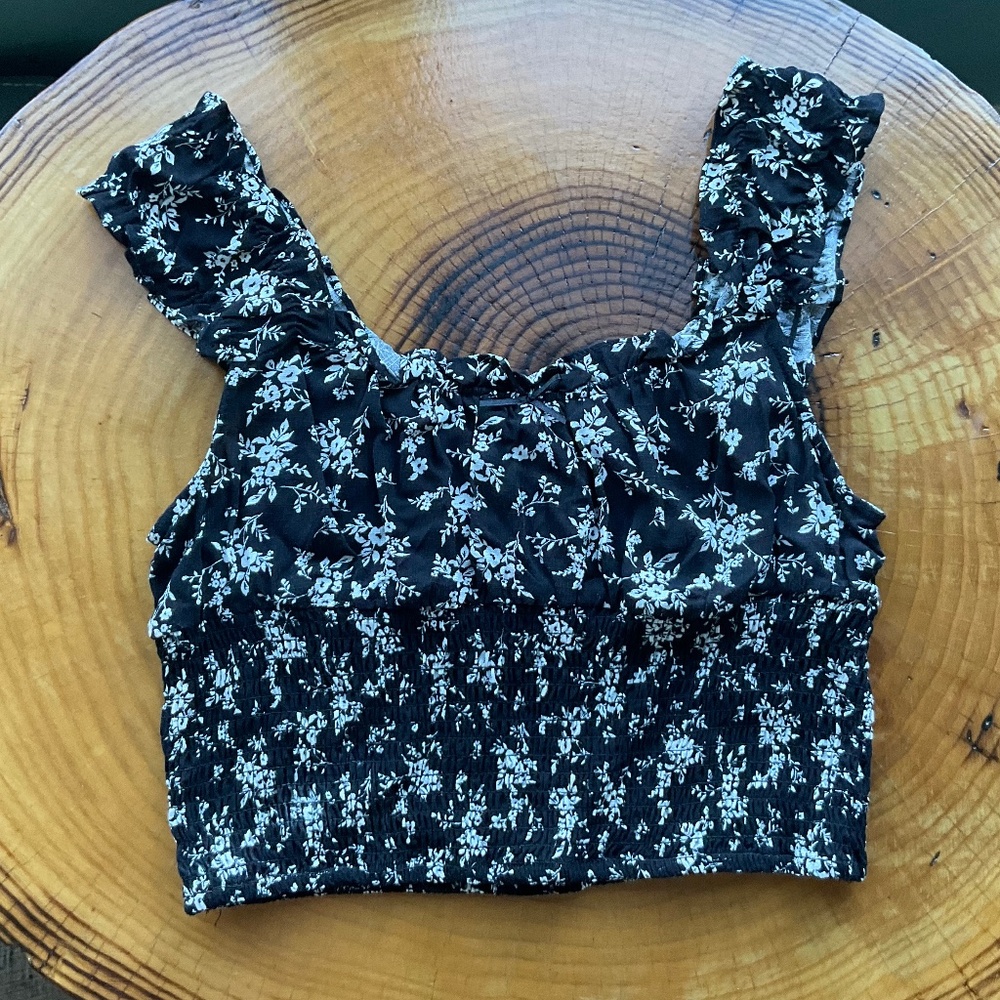 Love Tree Ruffled Floral Smocked Crop Top Black and White Size Large